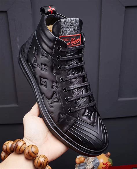 scarpe uomo louis vuitton alte|Sneakers di Louis Vuitton Pre.